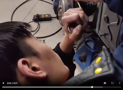 宝马 后翼子板凹坑无痕修复